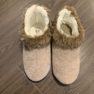 3/$20⚡️Halston Slippers